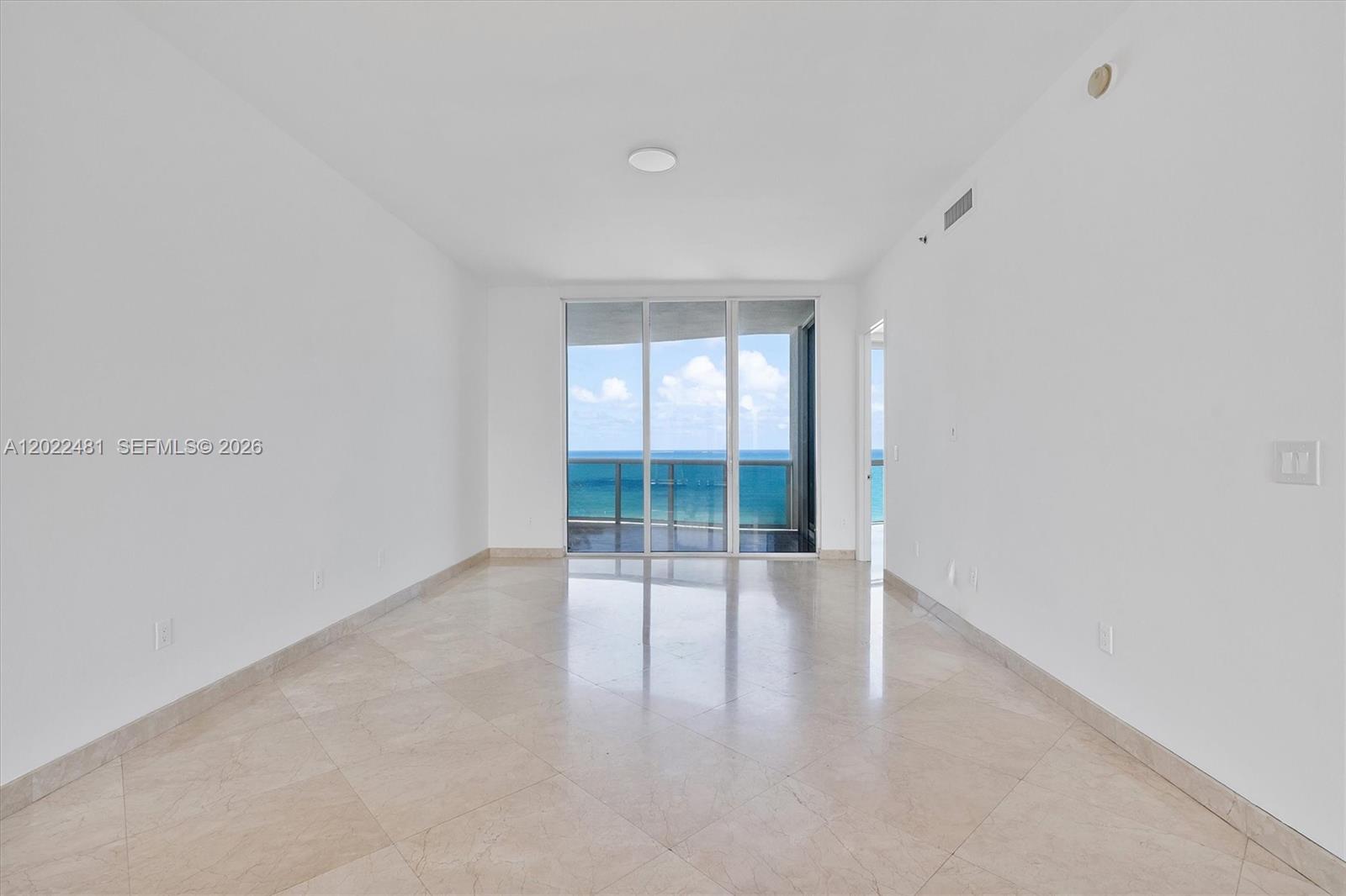15901 Collins Ave 904