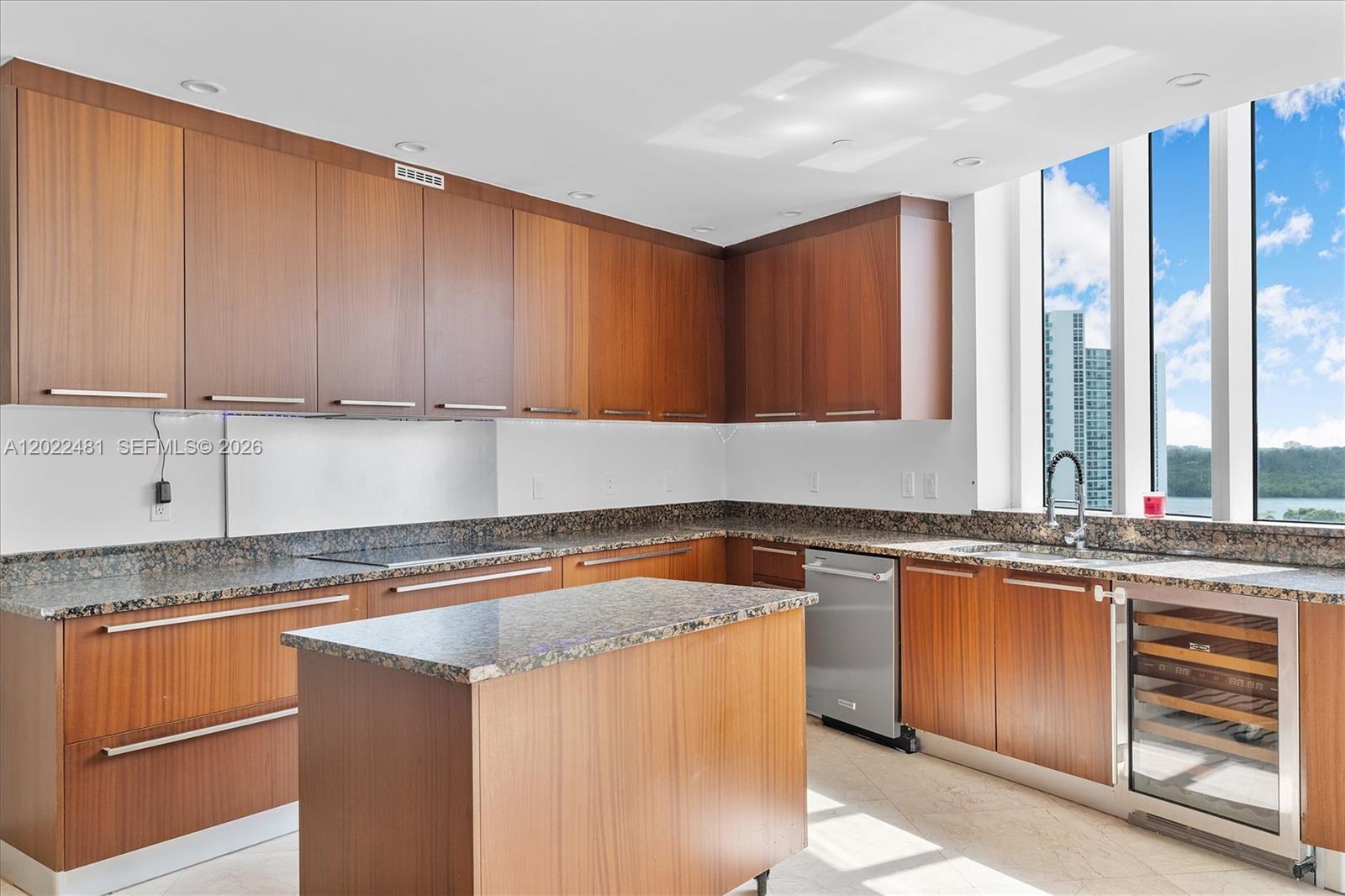 TDR TOWER II CONDO - Residential