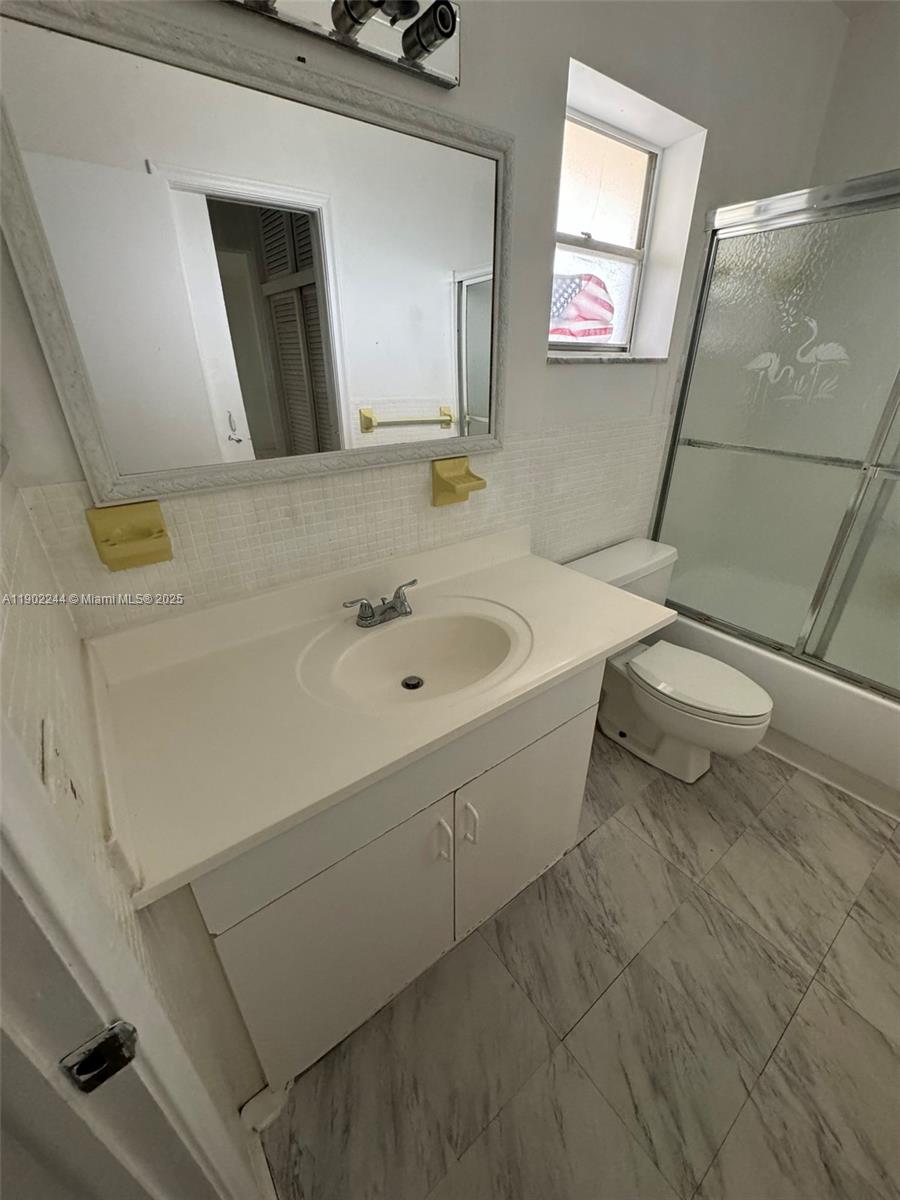 BISC LAKE GARDENS CONDO N - Residential