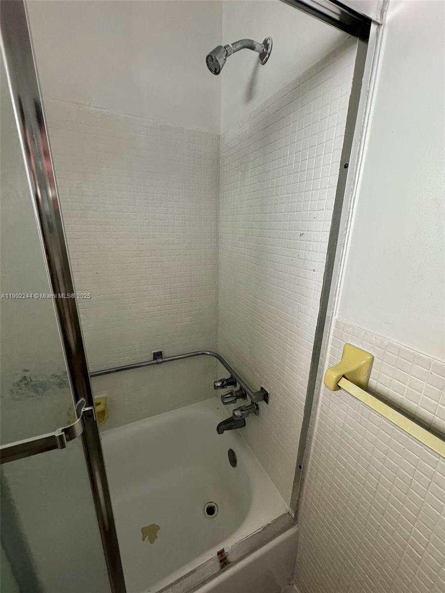 BISC LAKE GARDENS CONDO N - Residential