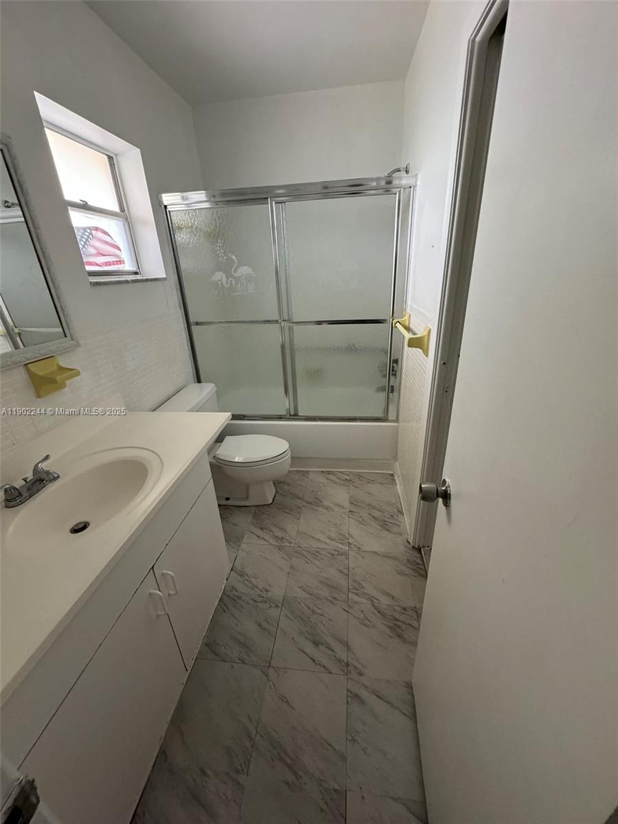 BISC LAKE GARDENS CONDO N - Residential