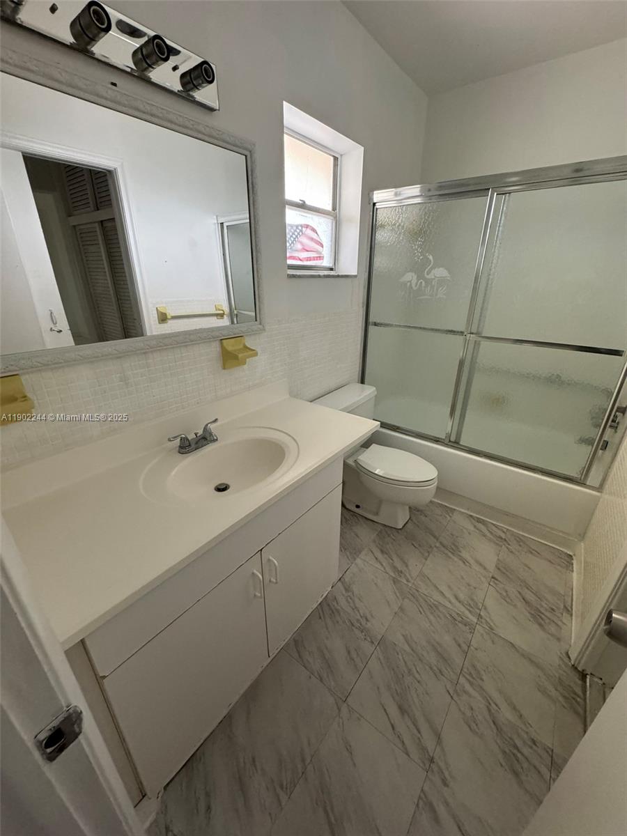 BISC LAKE GARDENS CONDO N - Residential