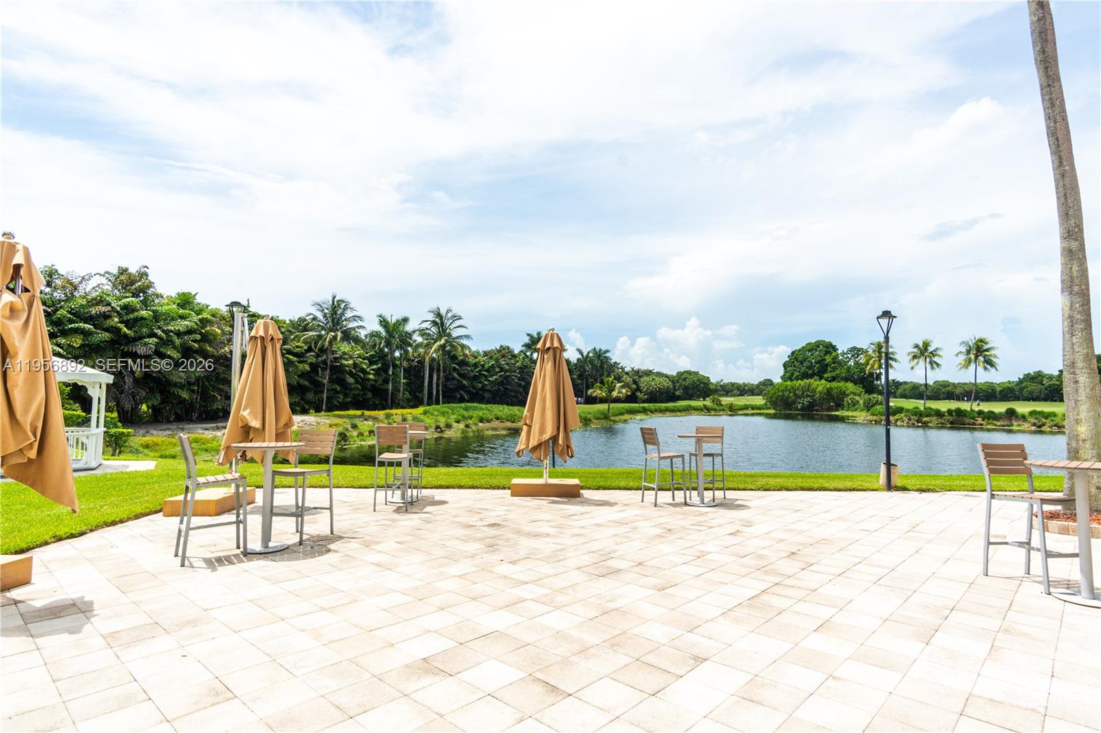 DORAL SANDS - Residential