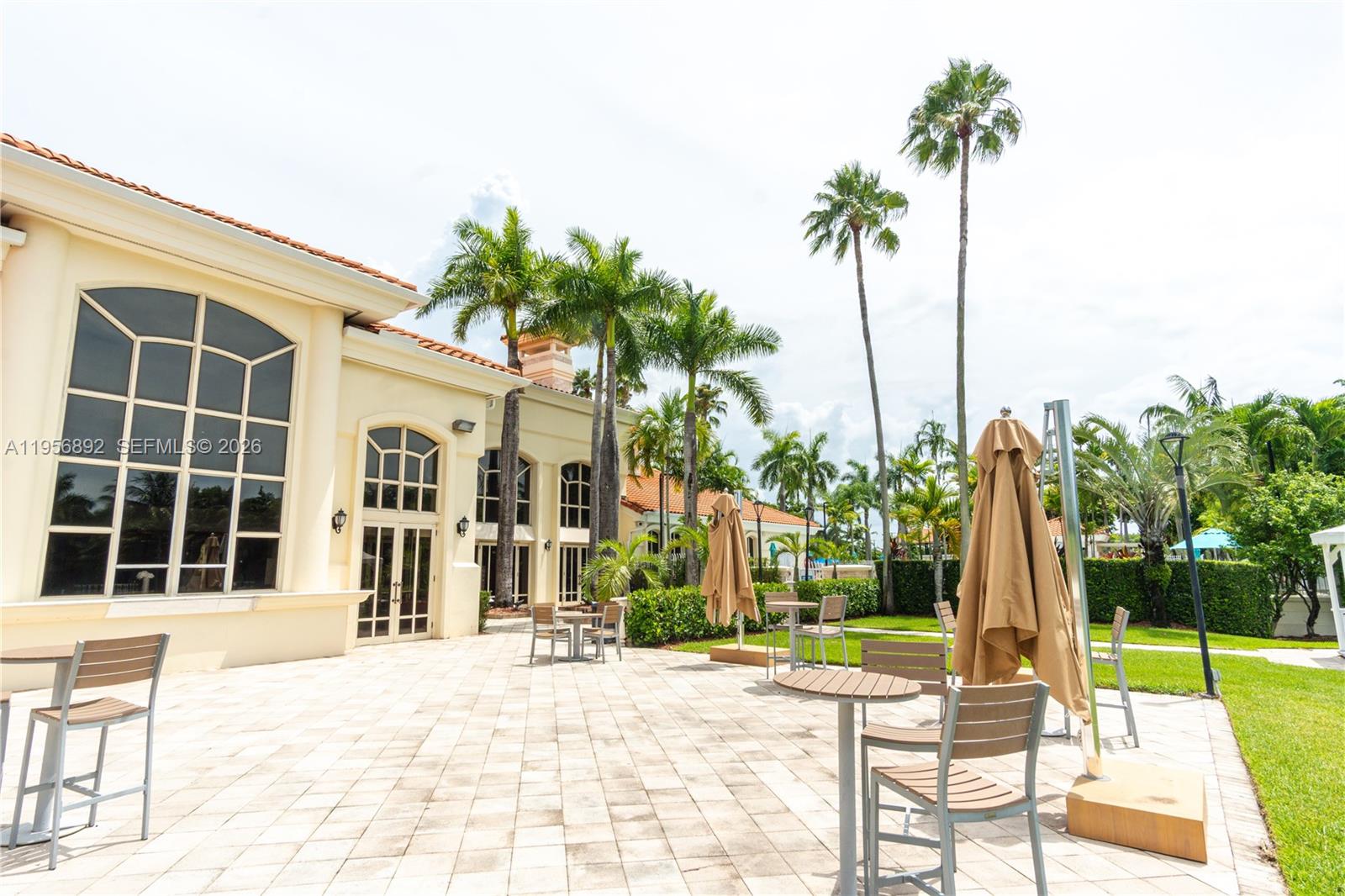DORAL SANDS - Residential