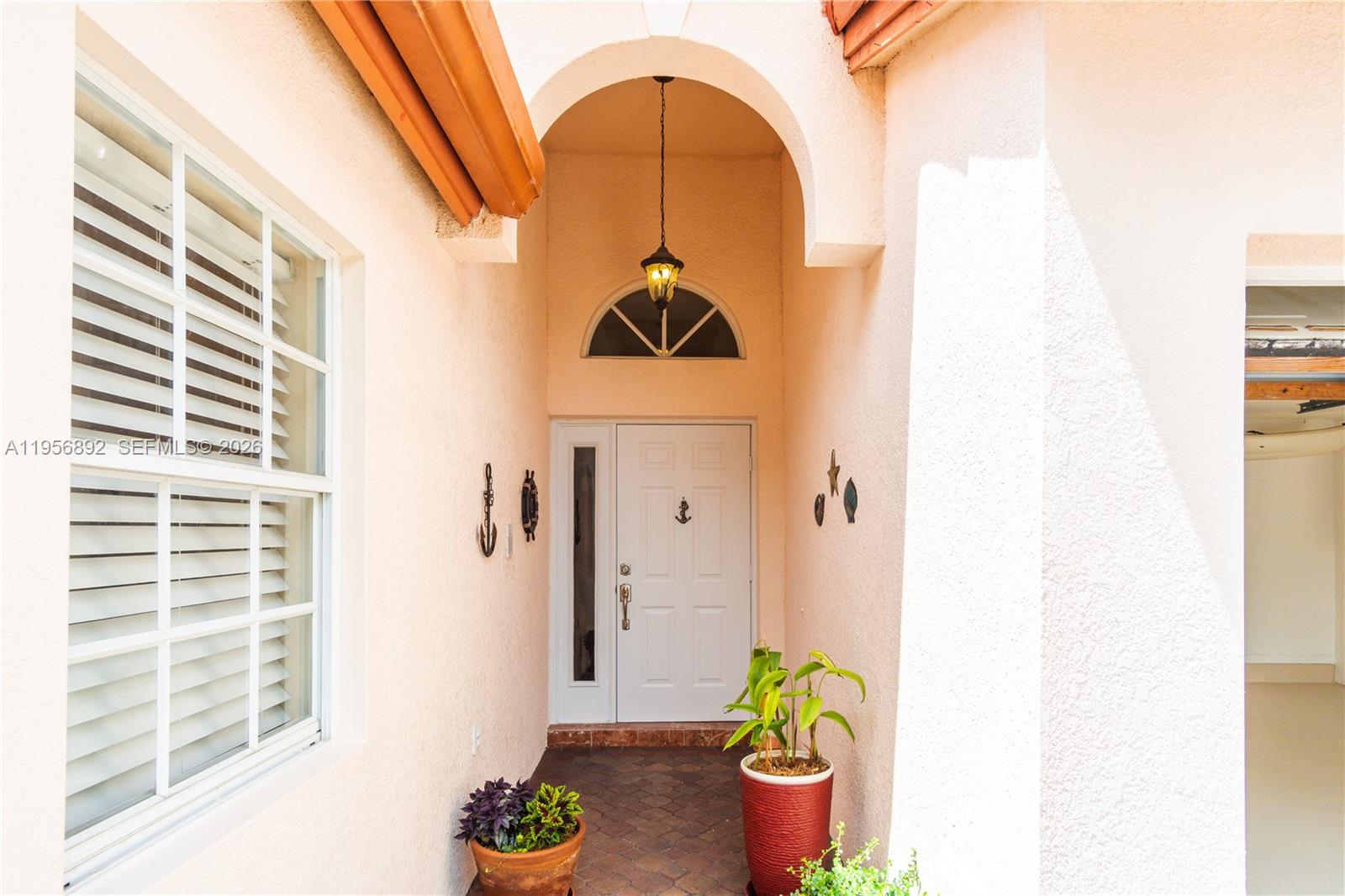 DORAL SANDS - Residential