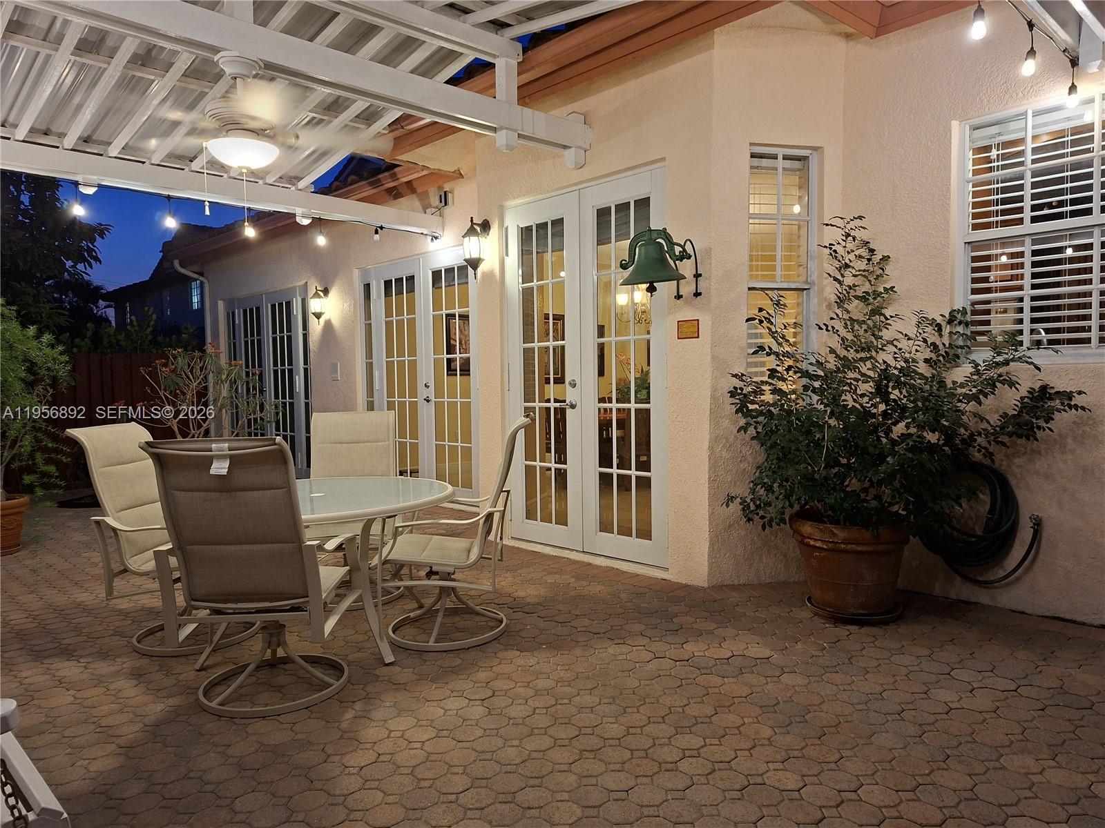 DORAL SANDS - Residential