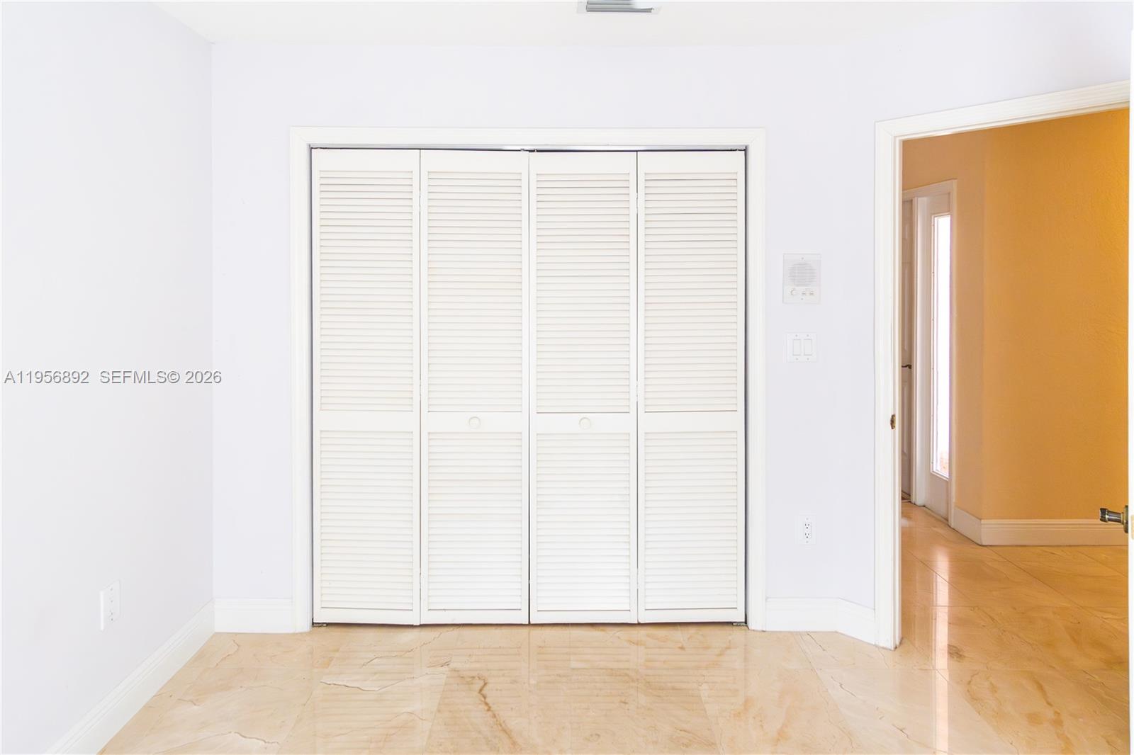 DORAL SANDS - Residential