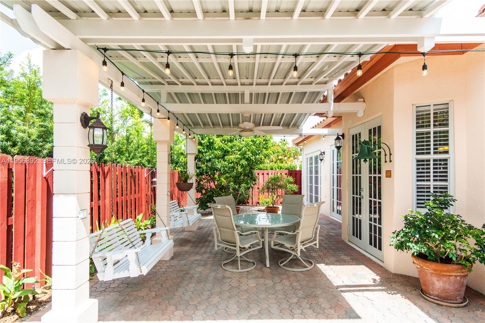 DORAL SANDS - Residential