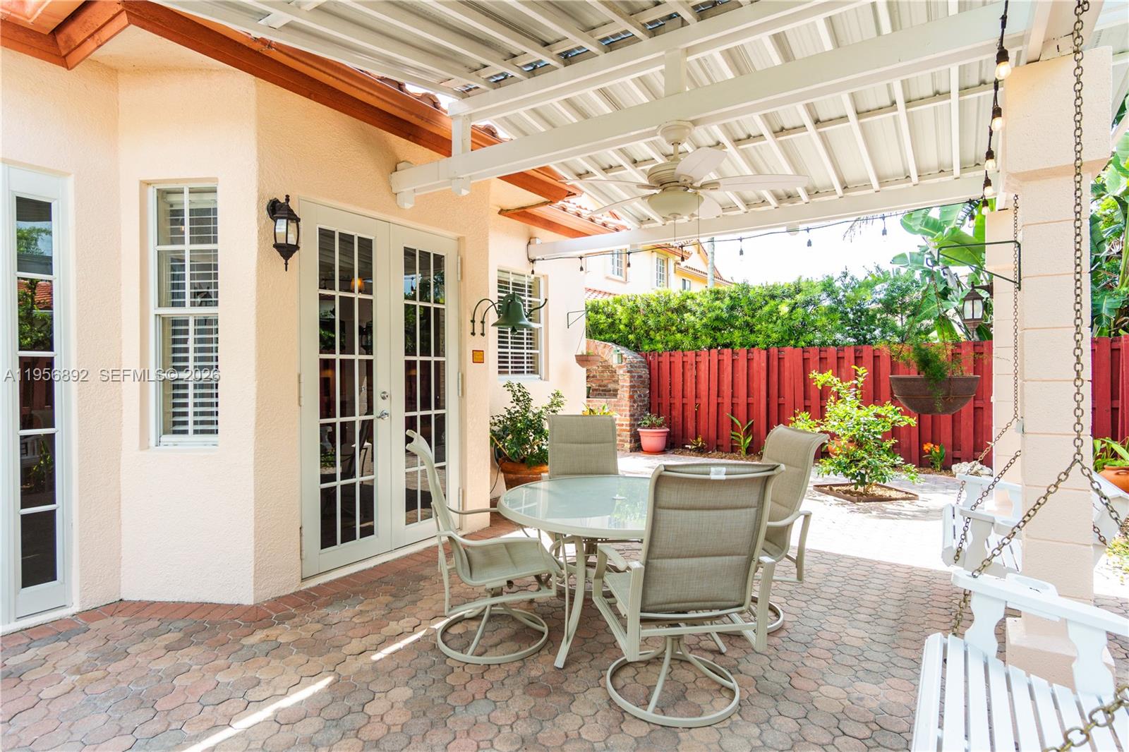 DORAL SANDS - Residential