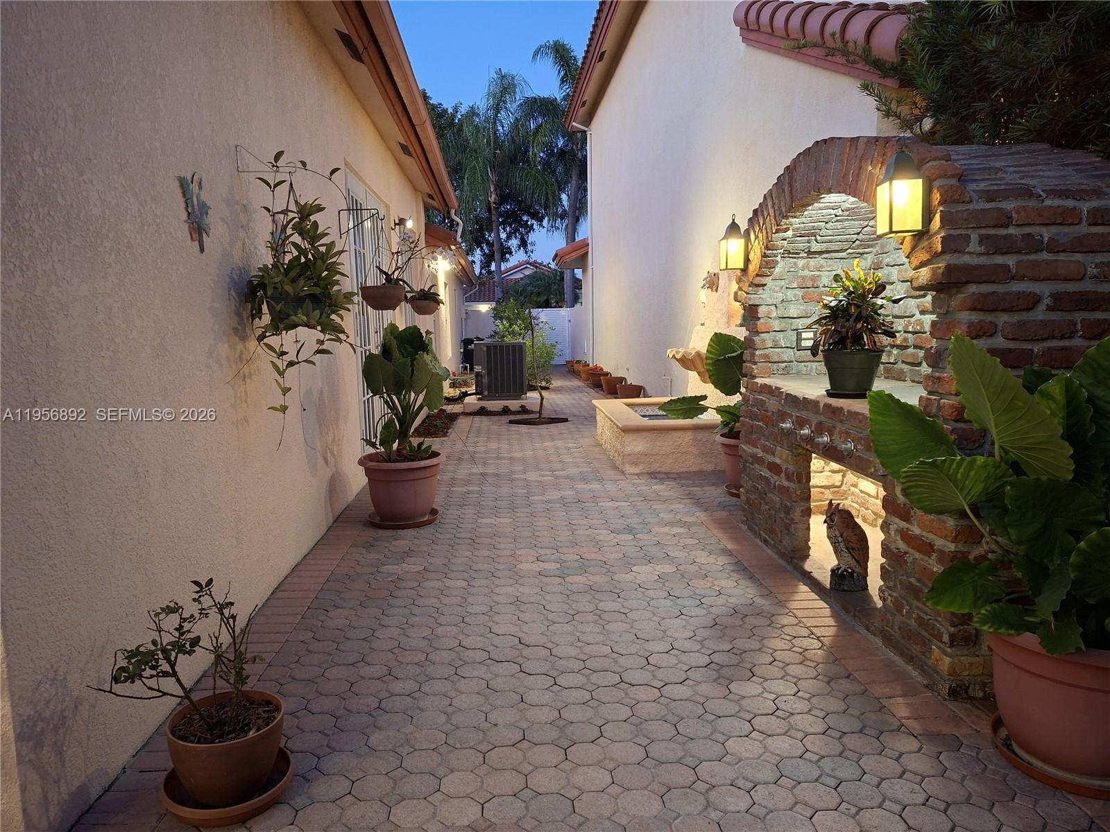 DORAL SANDS - Residential