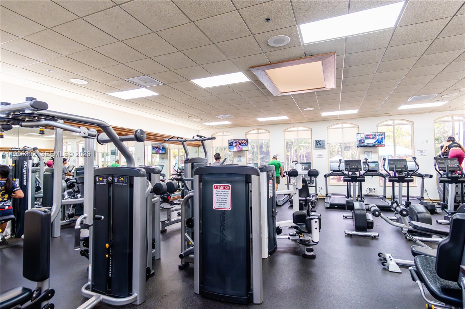 DORAL SANDS - Residential