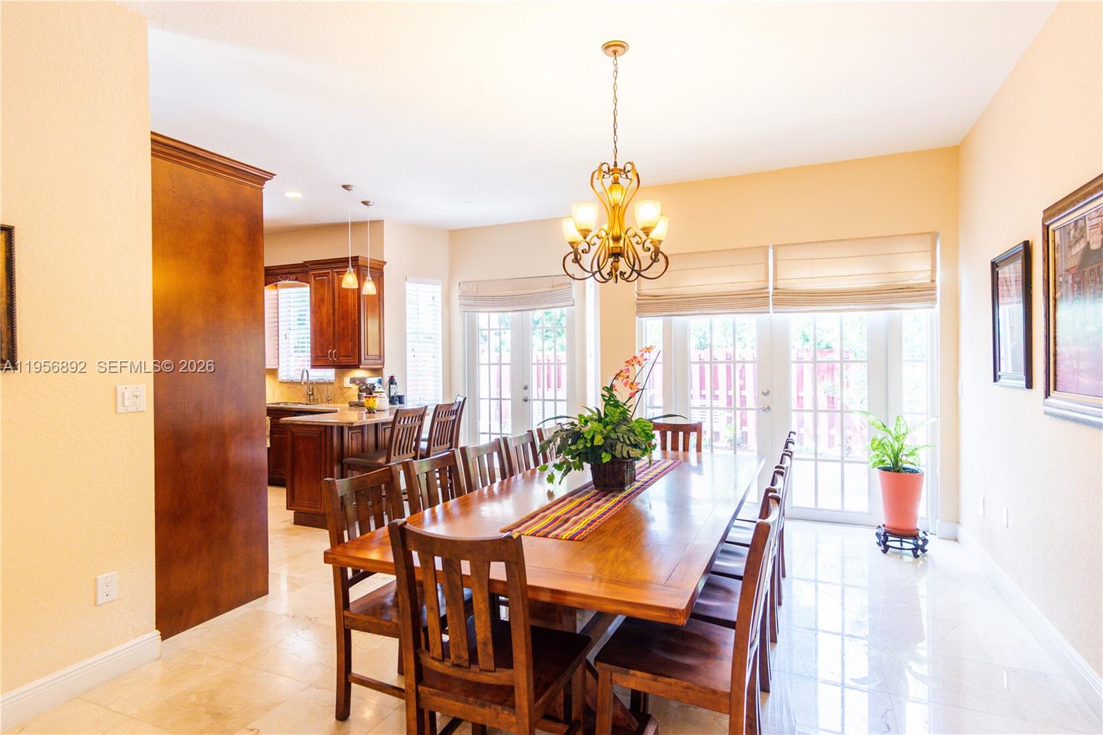 DORAL SANDS - Residential