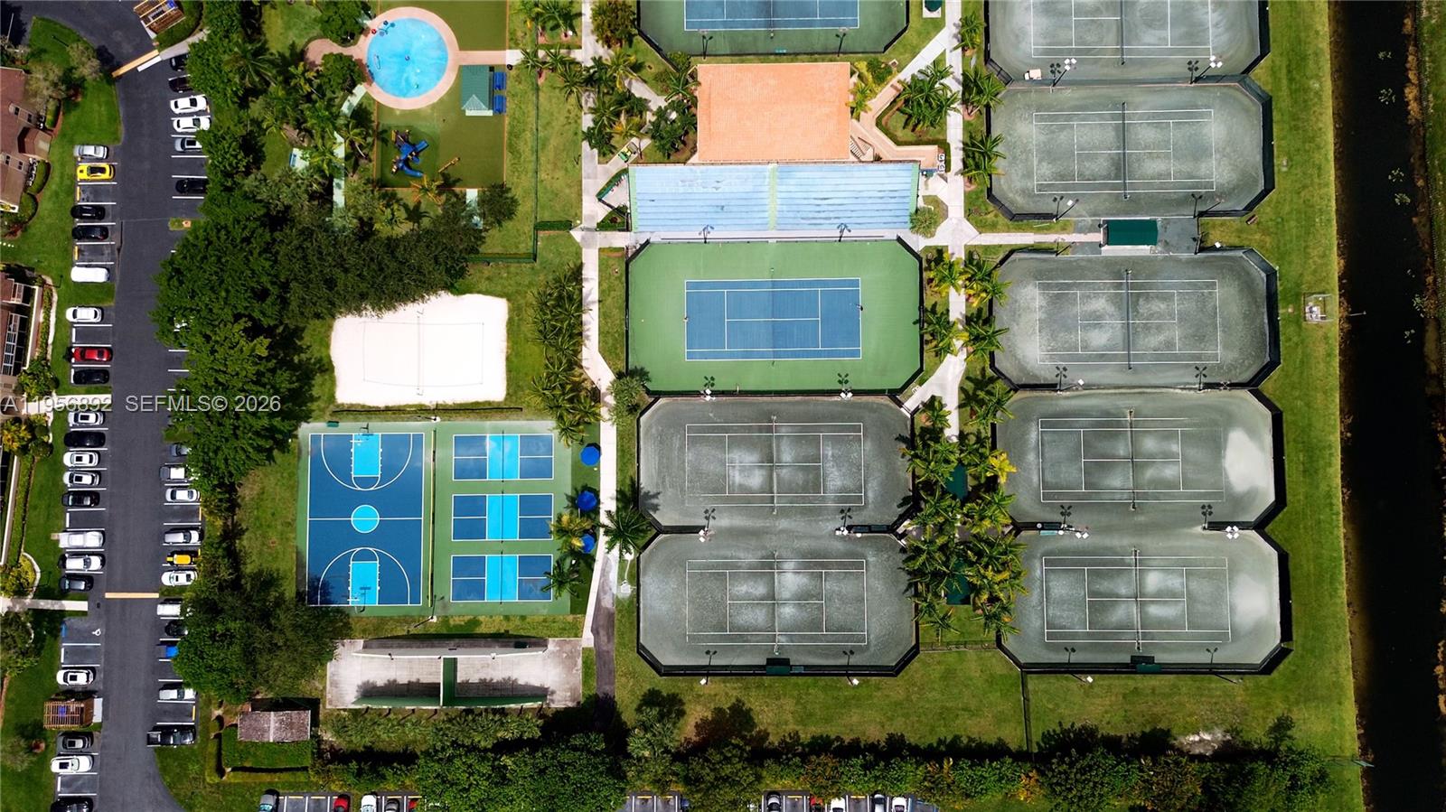 DORAL SANDS - Residential