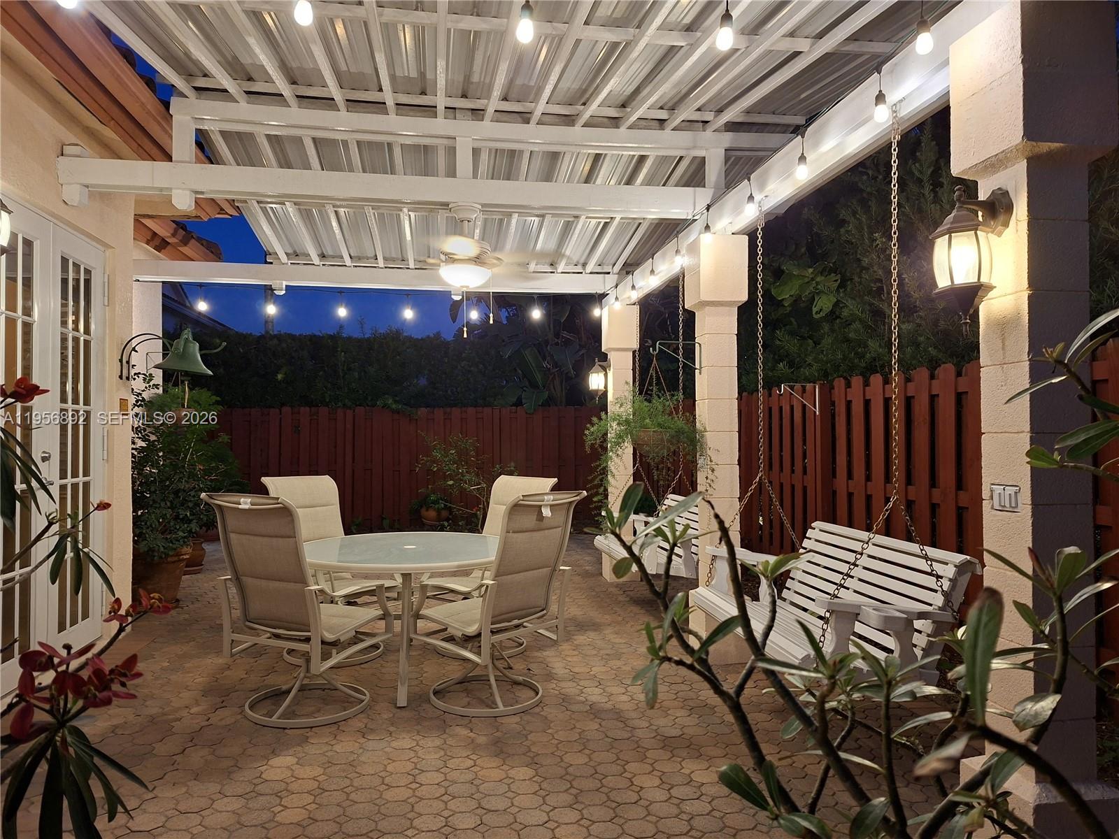 DORAL SANDS - Residential