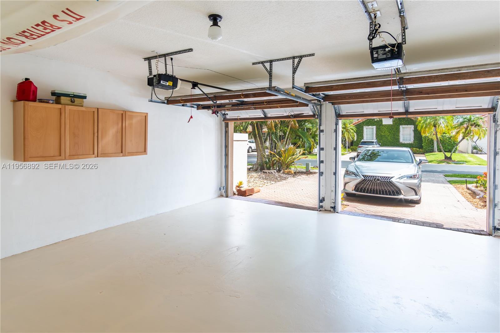 DORAL SANDS - Residential