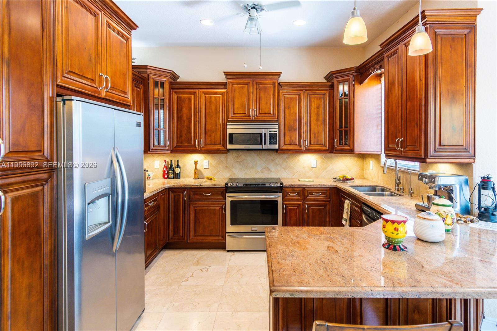 DORAL SANDS - Residential