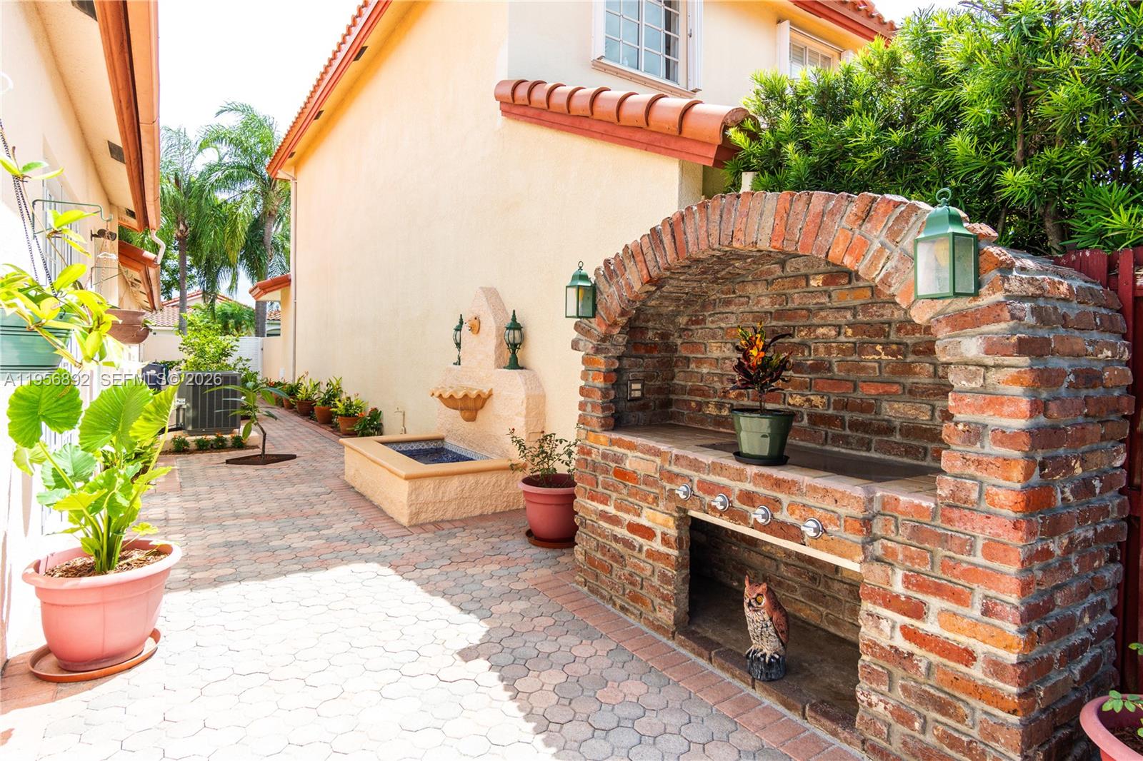 DORAL SANDS - Residential