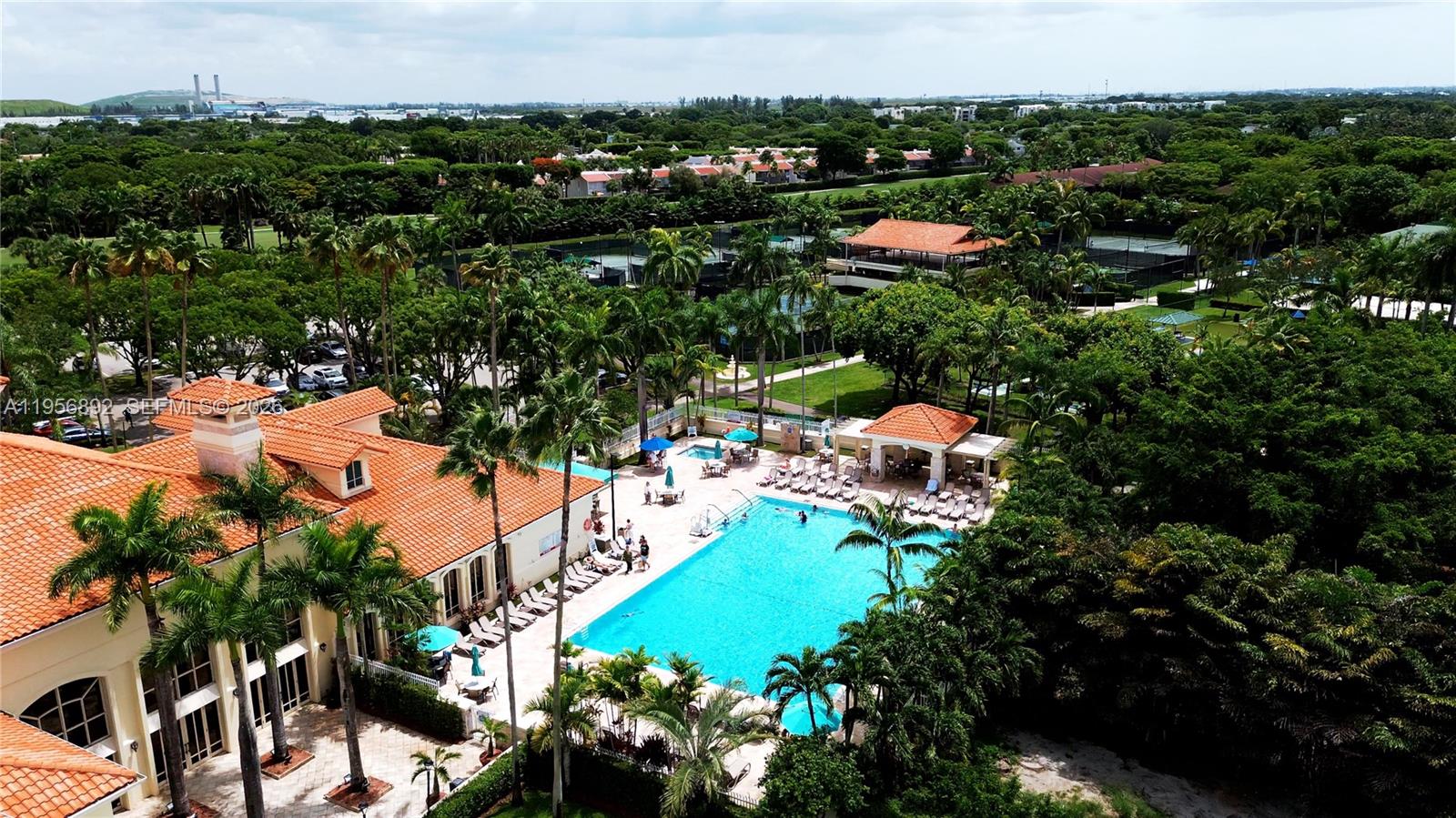 DORAL SANDS - Residential