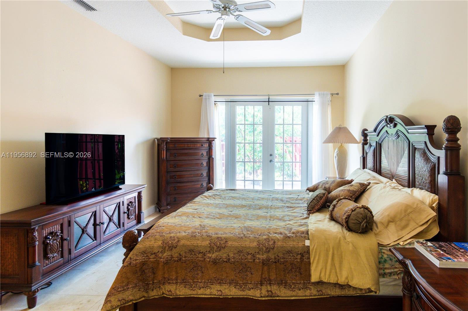 DORAL SANDS - Residential