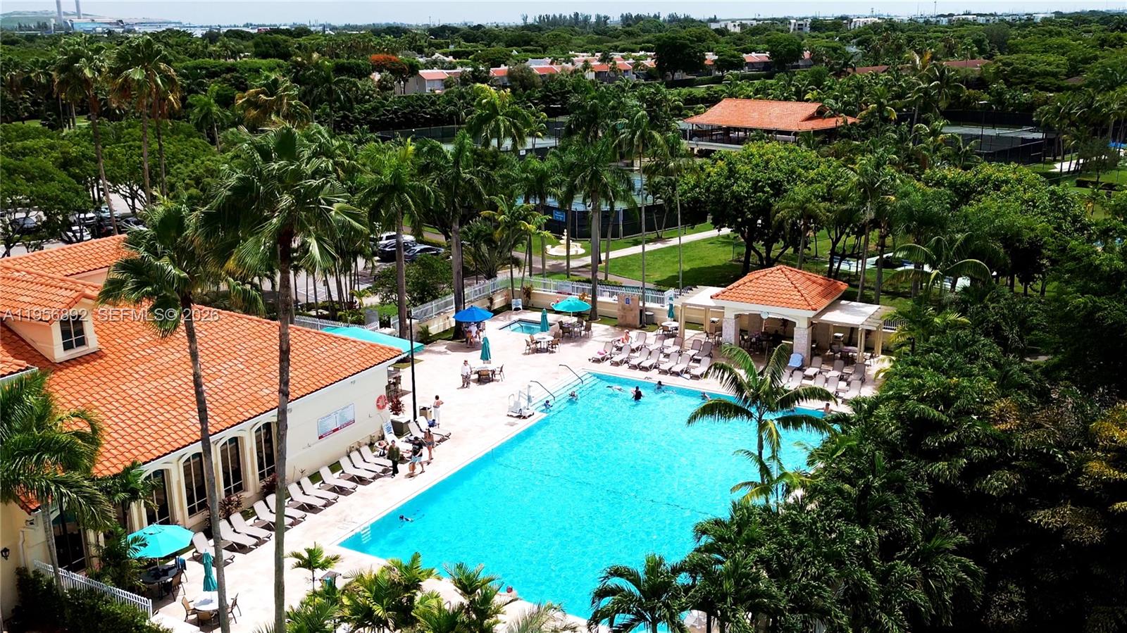 DORAL SANDS - Residential
