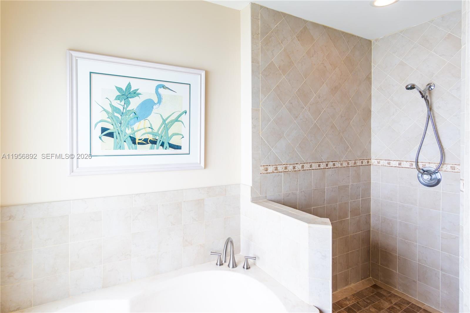 DORAL SANDS - Residential