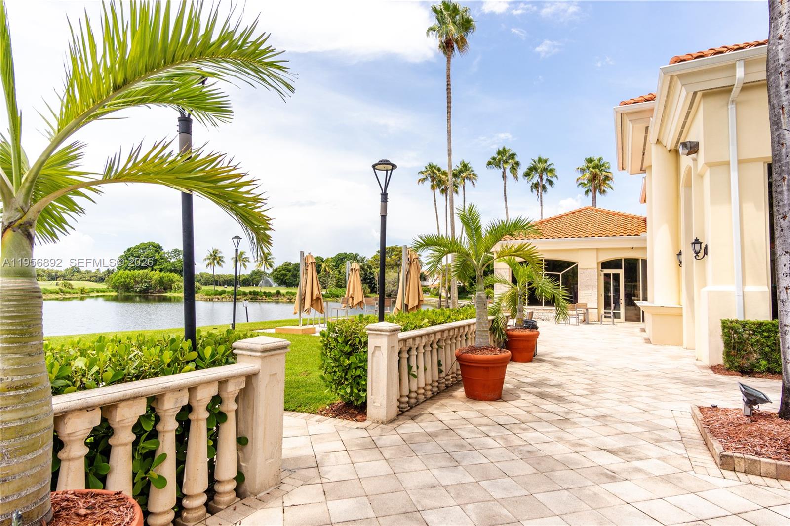 DORAL SANDS - Residential