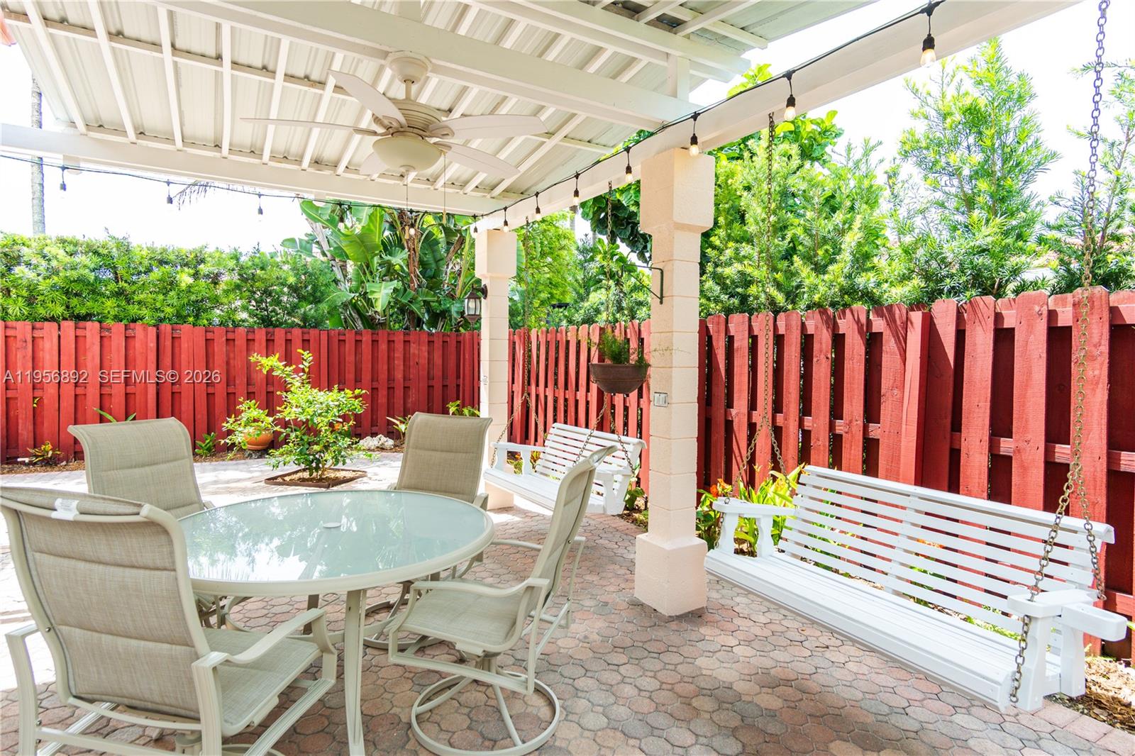 DORAL SANDS - Residential