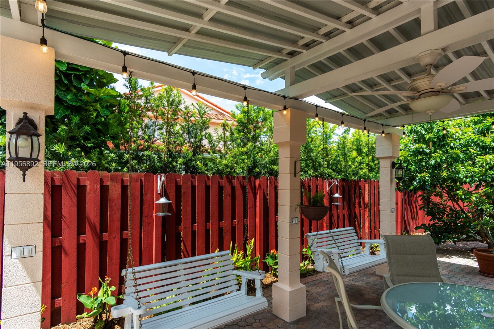 DORAL SANDS - Residential