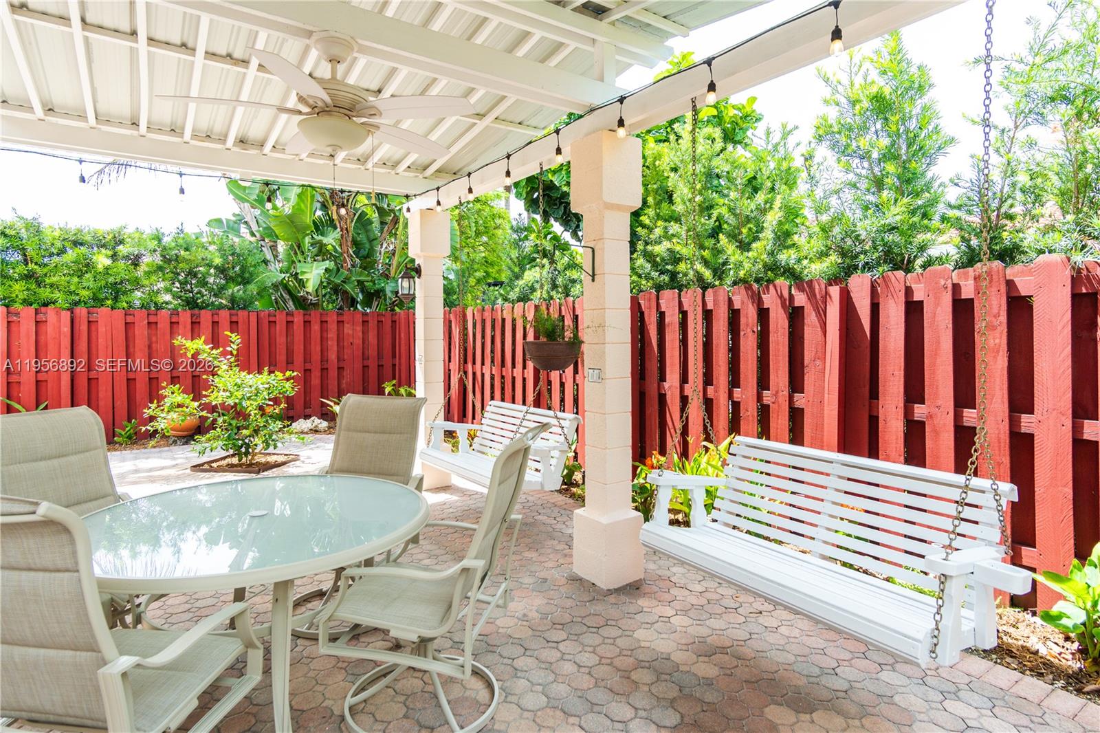 DORAL SANDS - Residential