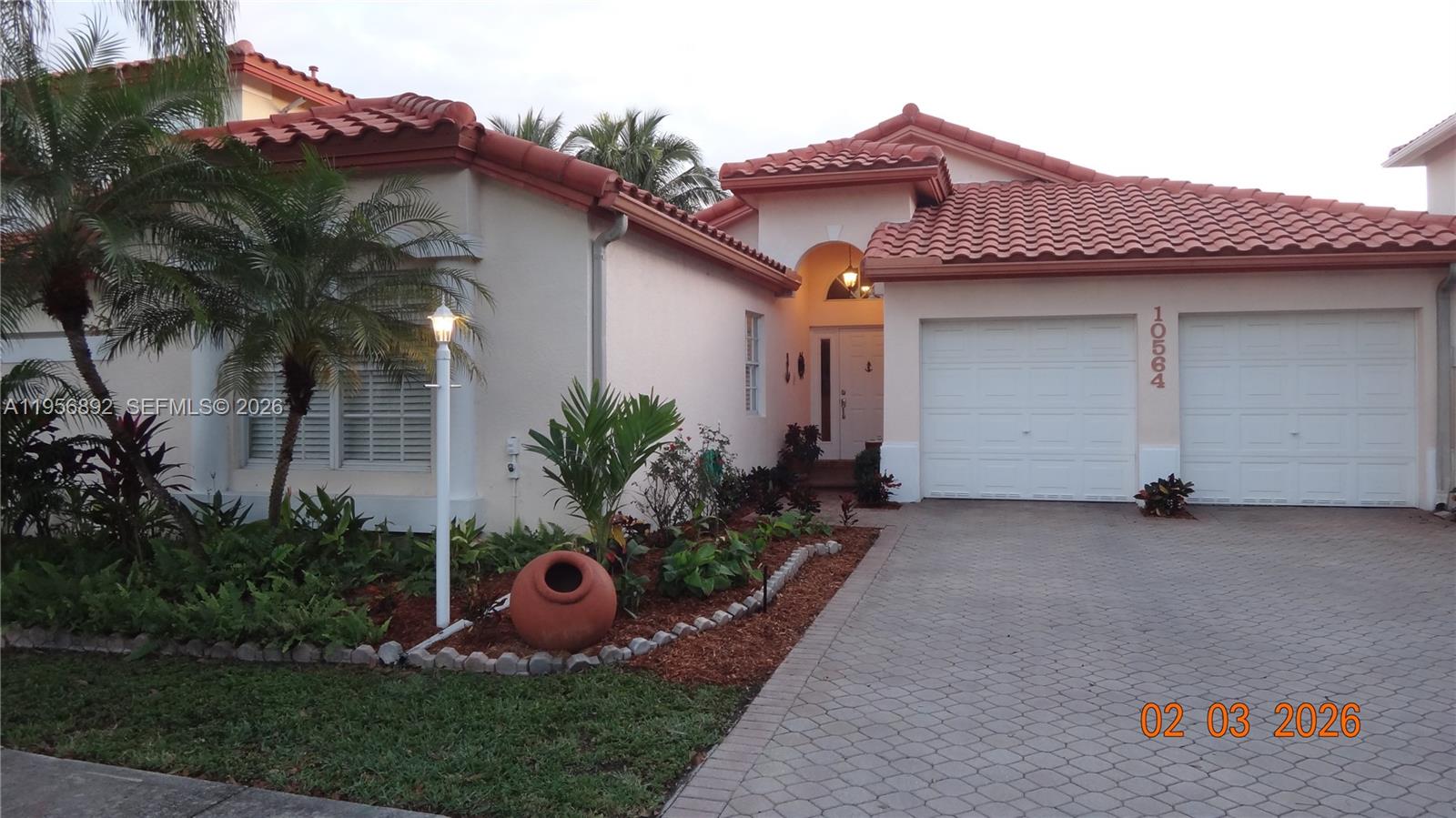 DORAL SANDS - Residential