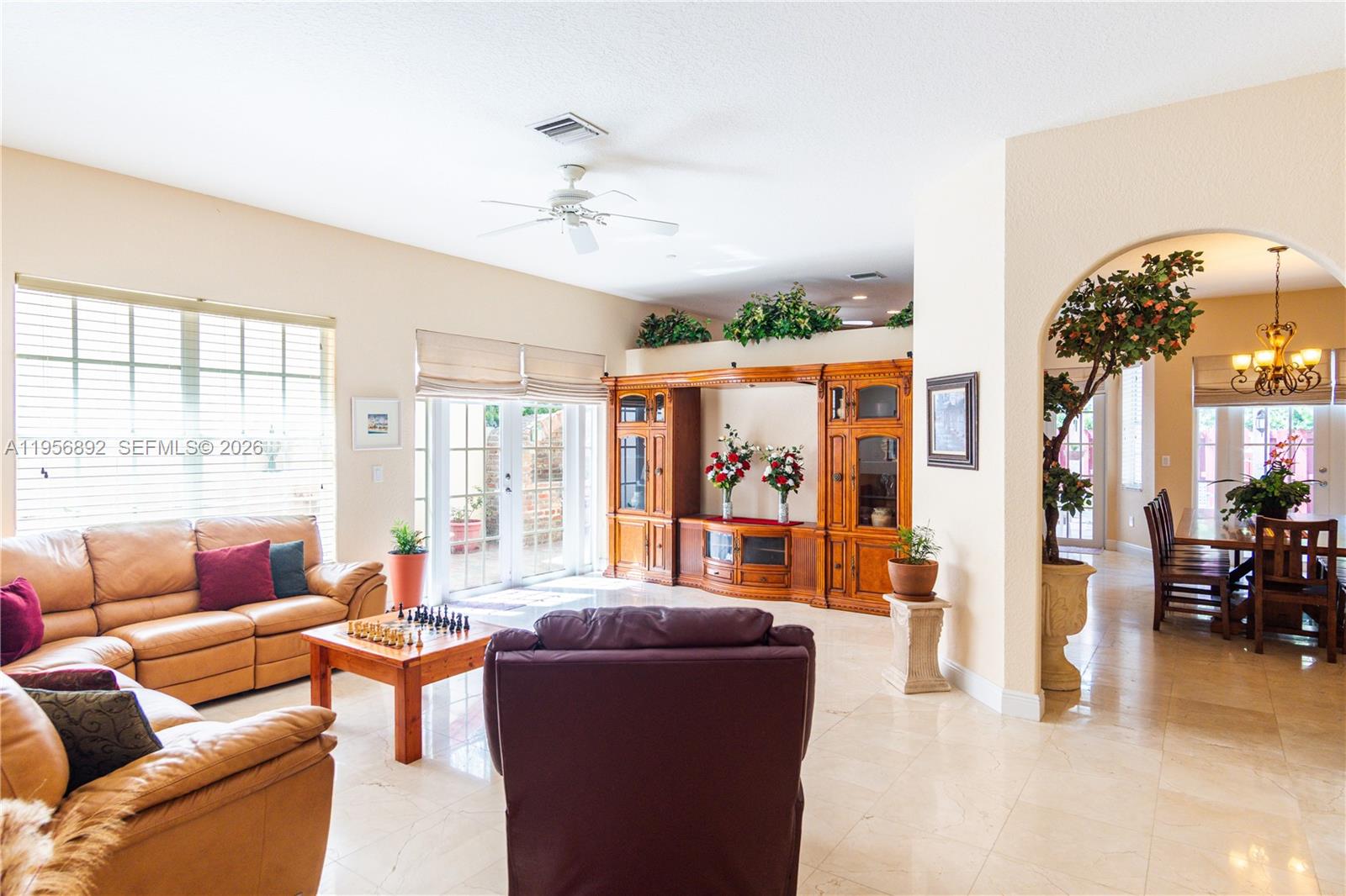 DORAL SANDS - Residential