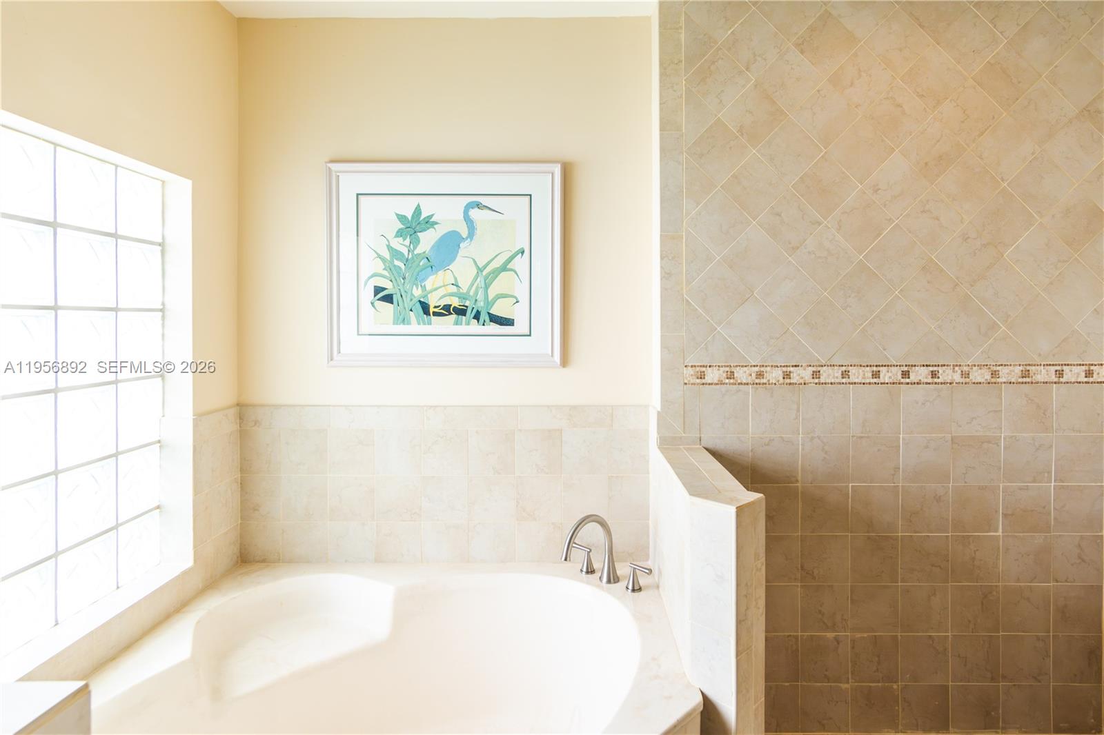 DORAL SANDS - Residential