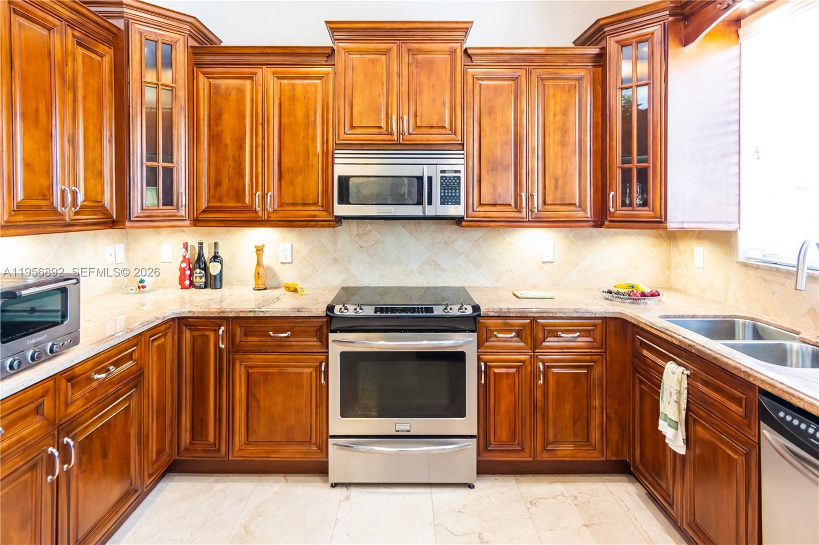 DORAL SANDS - Residential