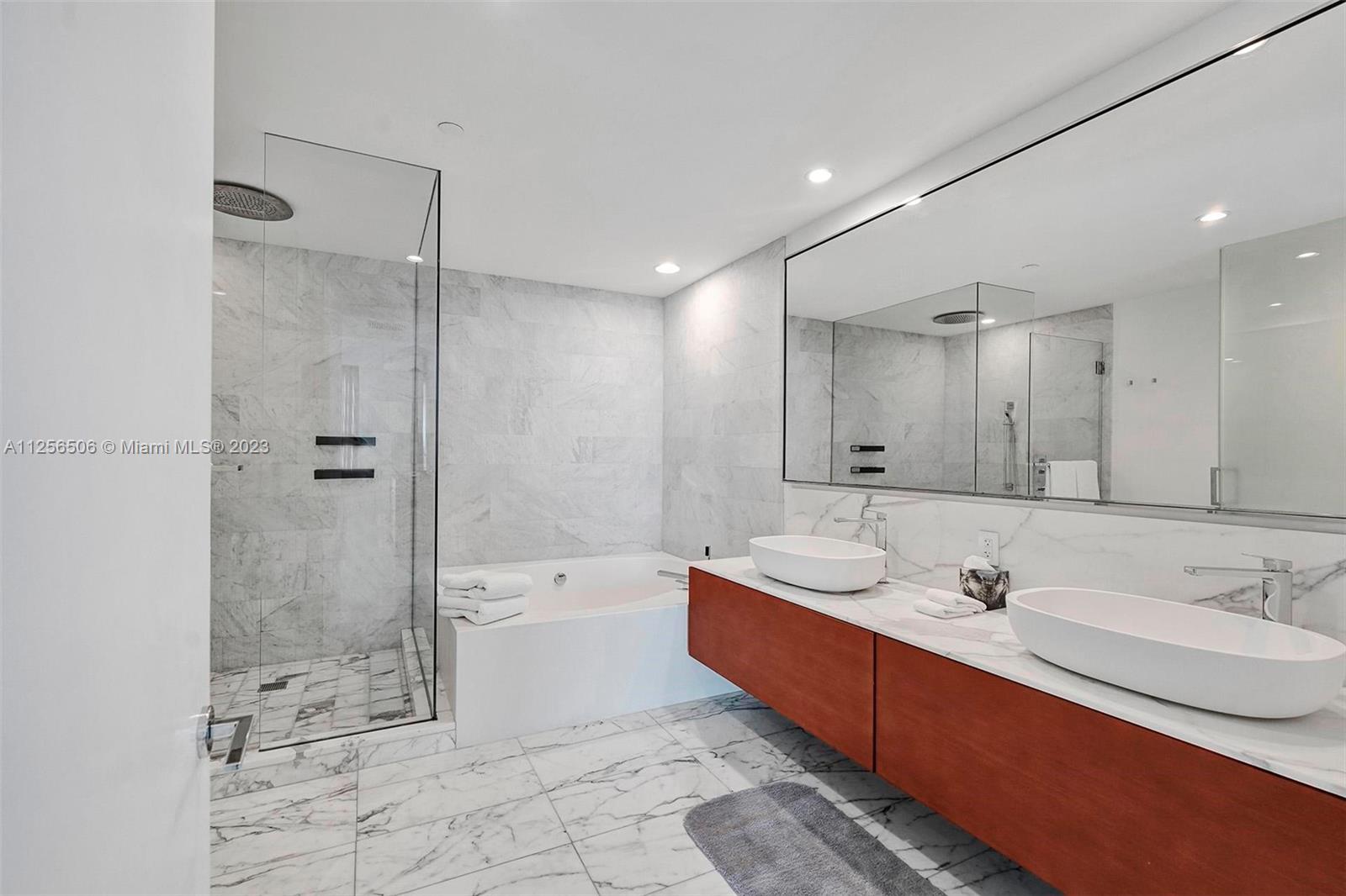 OCEANA BAL HARBOUR - Residential