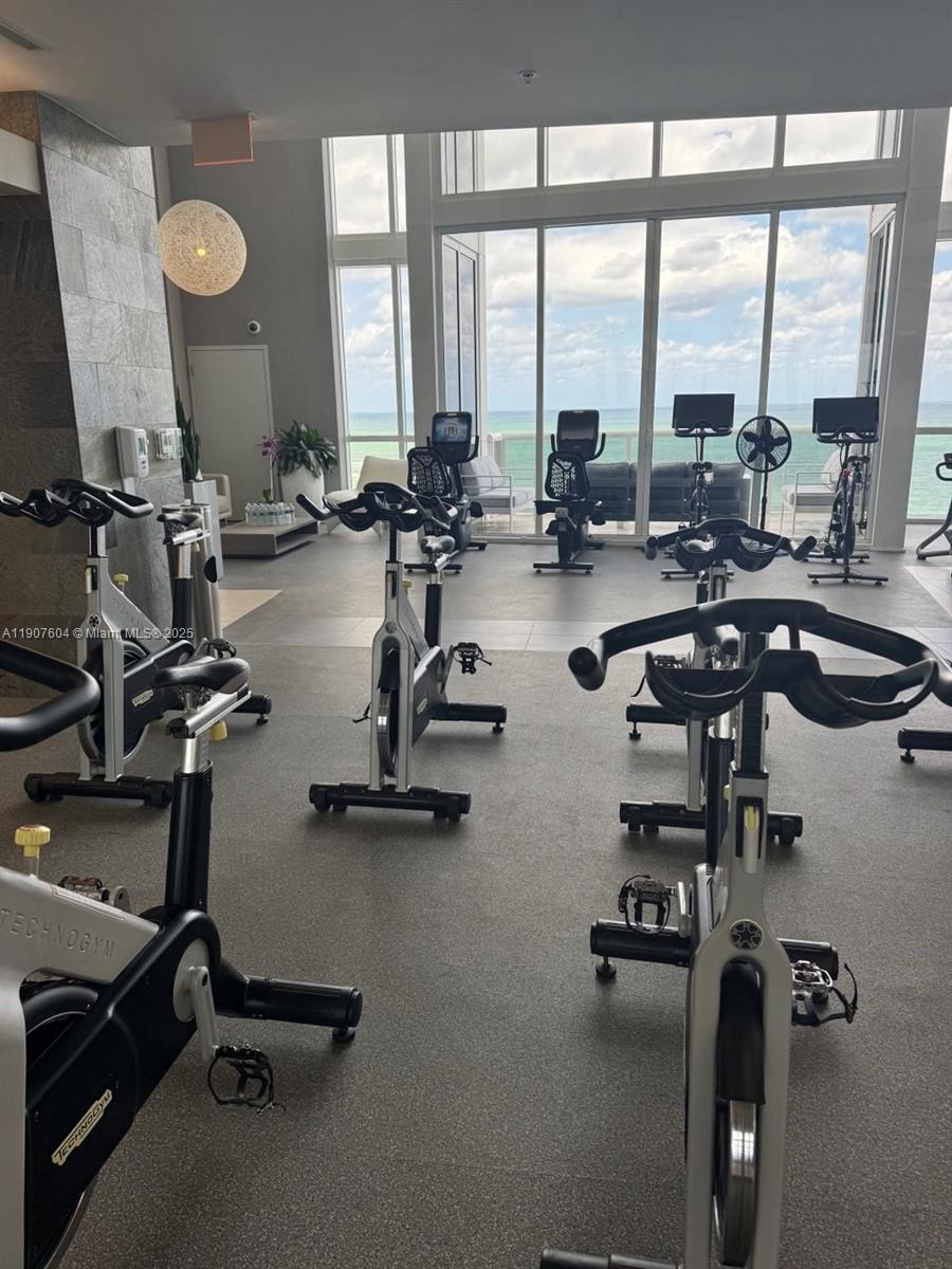 TRUMP ROYALE CONDO - Residential