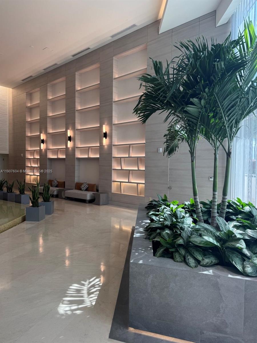 TRUMP ROYALE CONDO - Residential