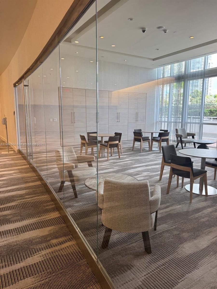 TRUMP ROYALE CONDO - Residential