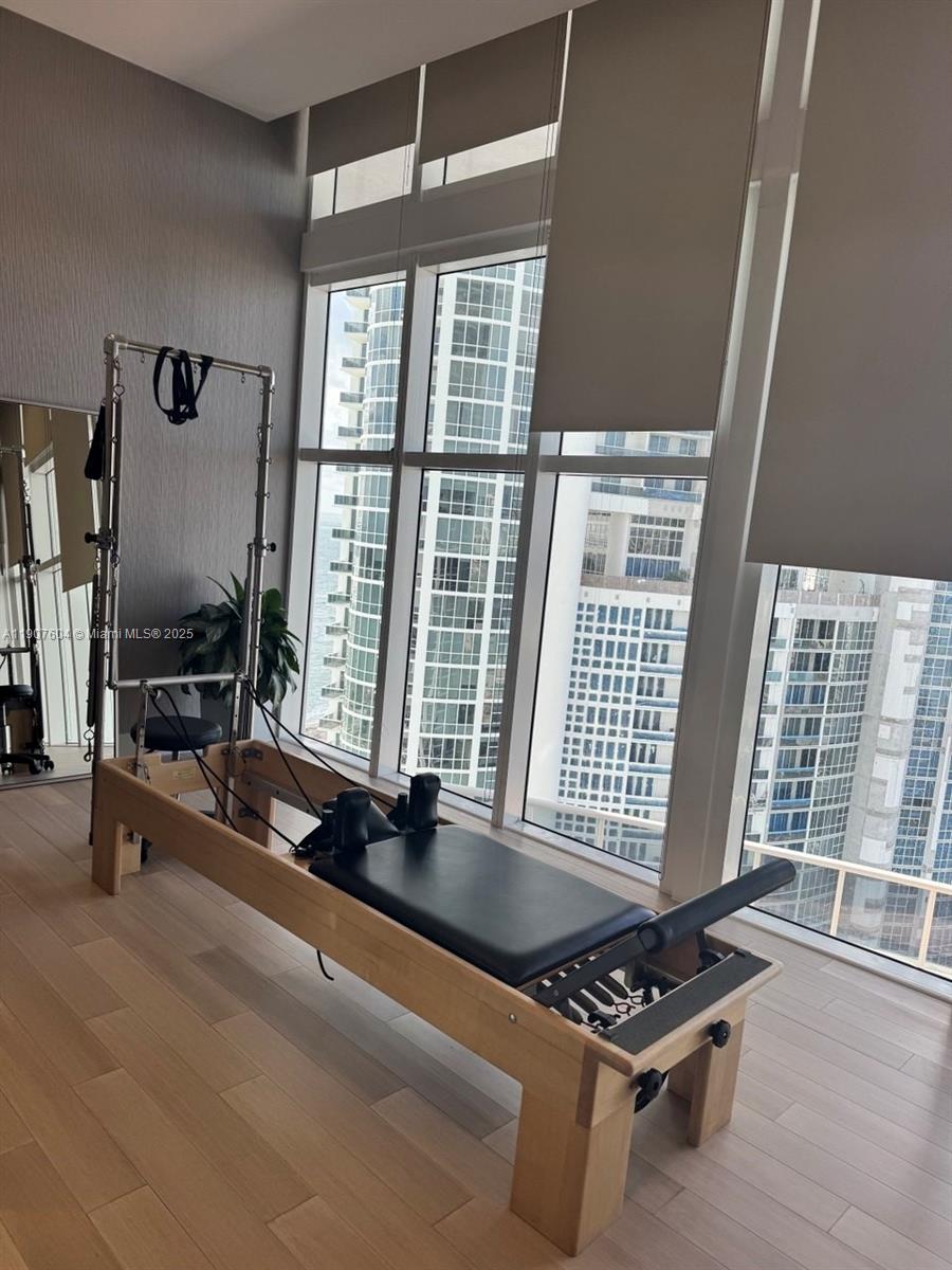 TRUMP ROYALE CONDO - Residential