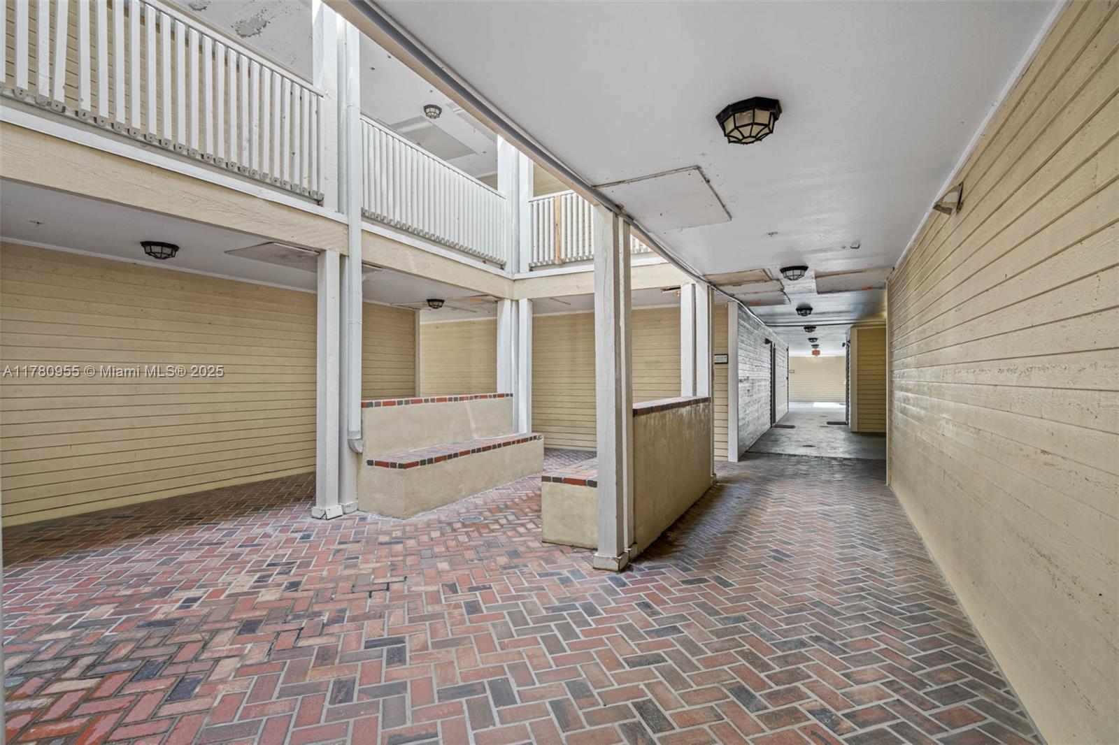 HYDE PARKPLACE II - Residential