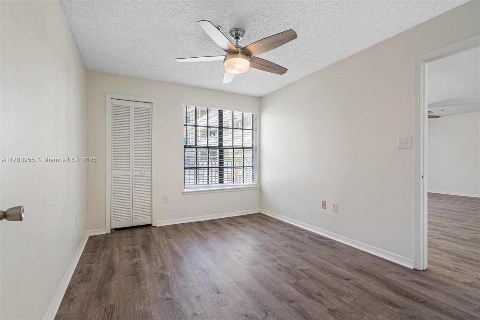 HYDE PARKPLACE II - Residential