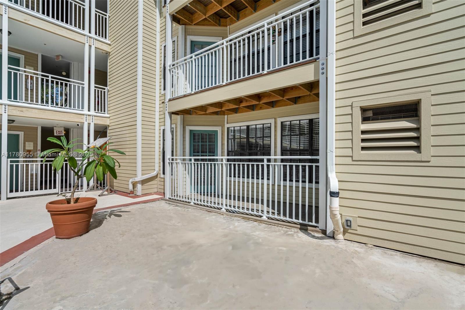 HYDE PARKPLACE II - Residential