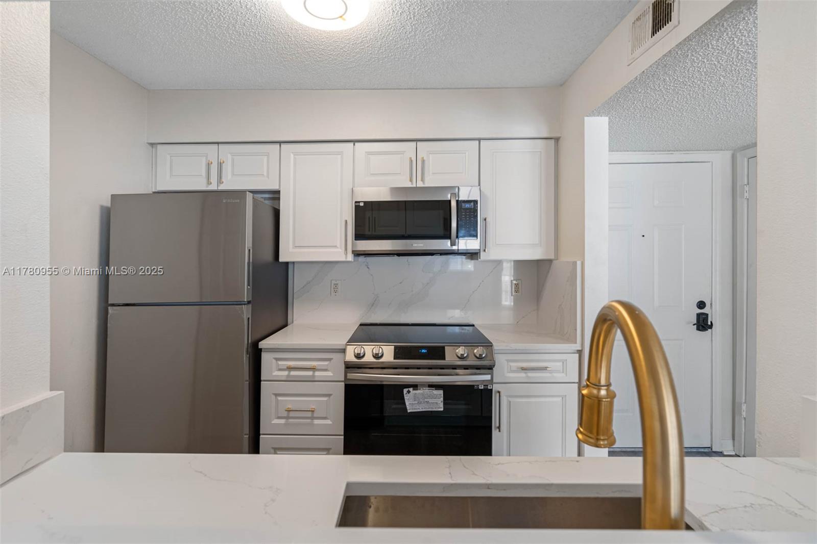 HYDE PARKPLACE II - Residential