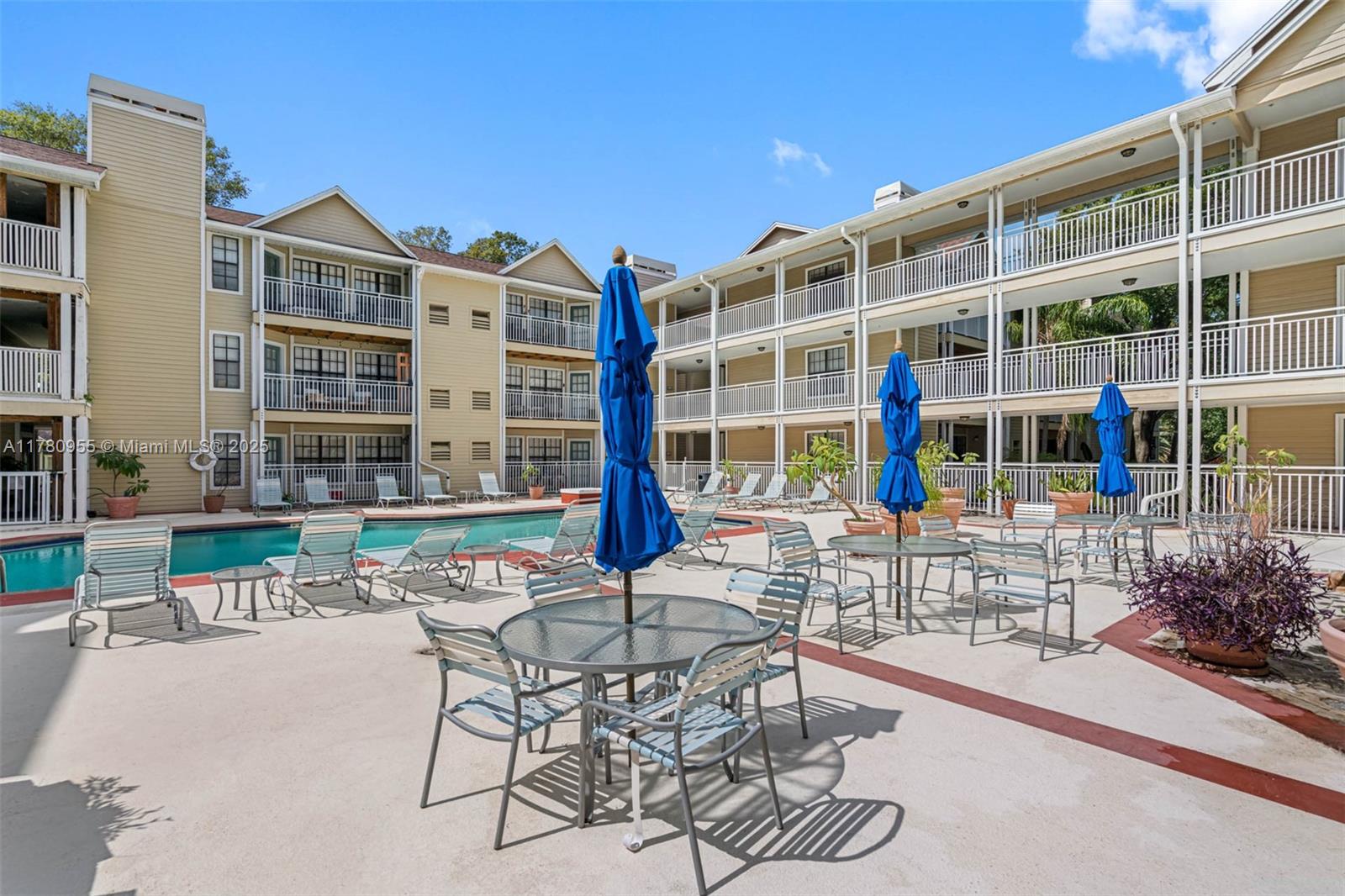 HYDE PARKPLACE II - Residential