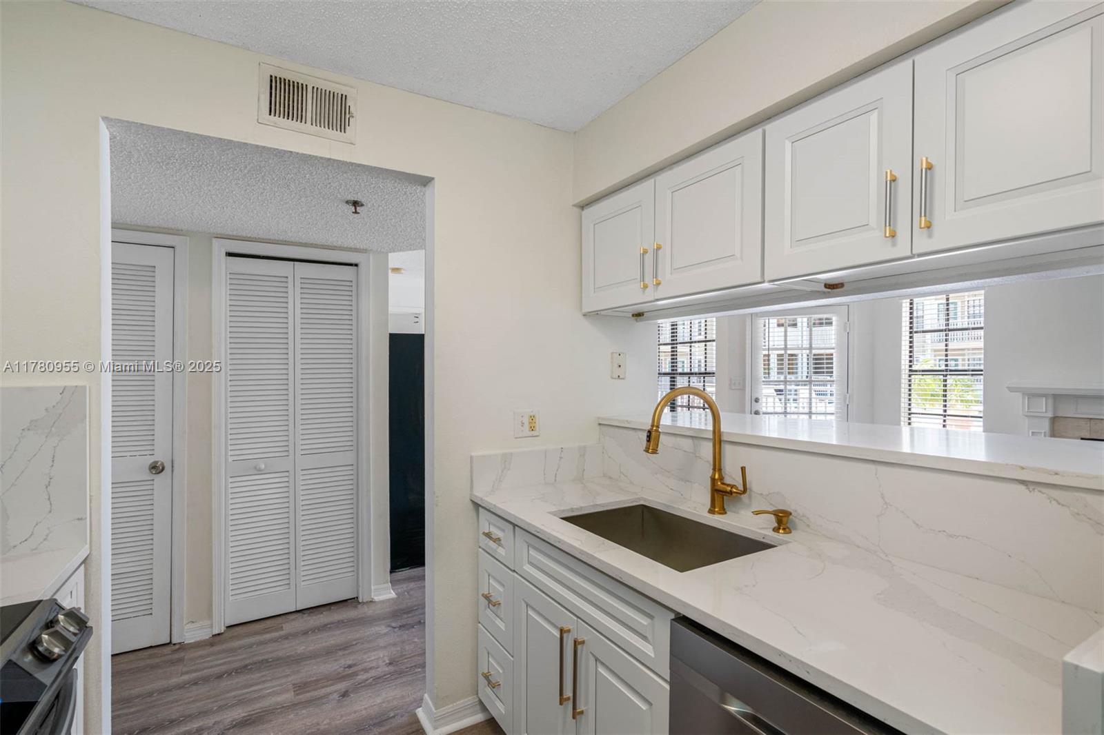 HYDE PARKPLACE II - Residential