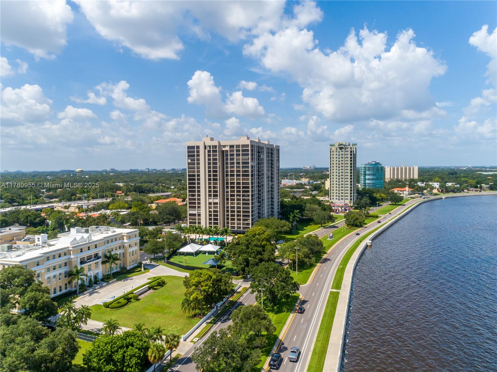 HYDE PARKPLACE II - Residential