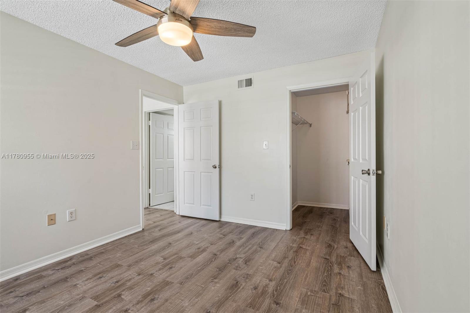 HYDE PARKPLACE II - Residential