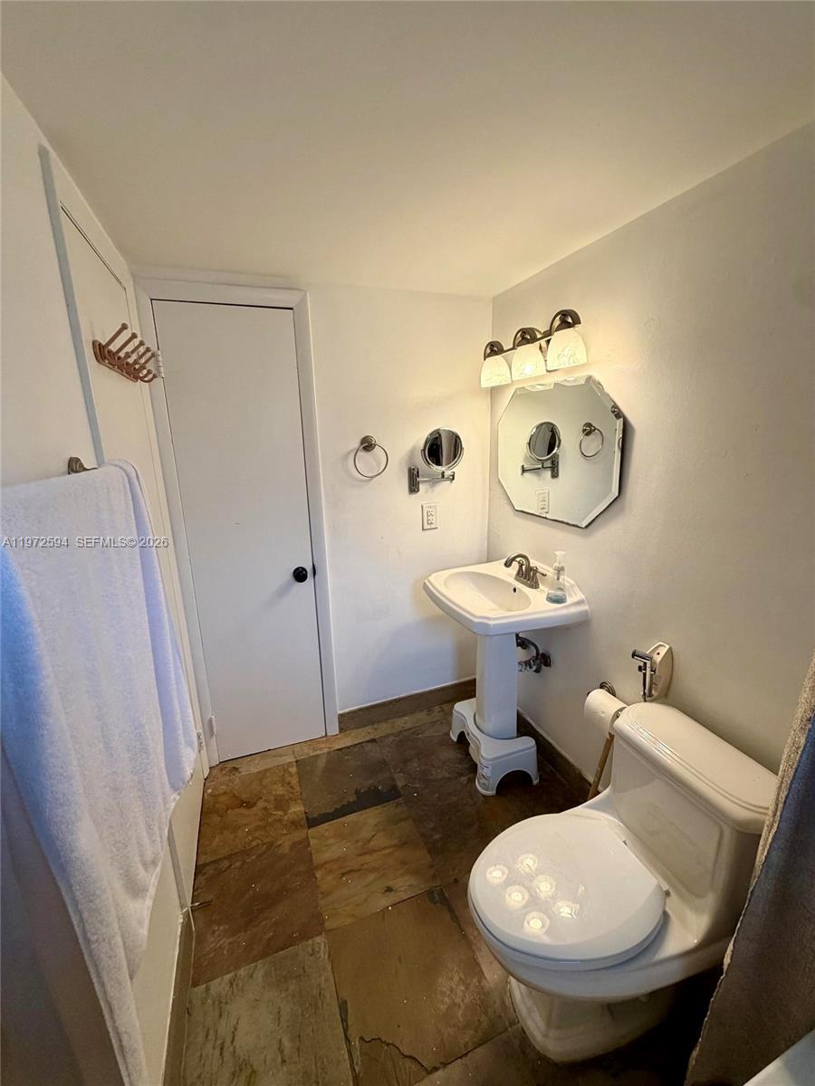 KENDALE LAKES TOWNHOUSE C - Residential