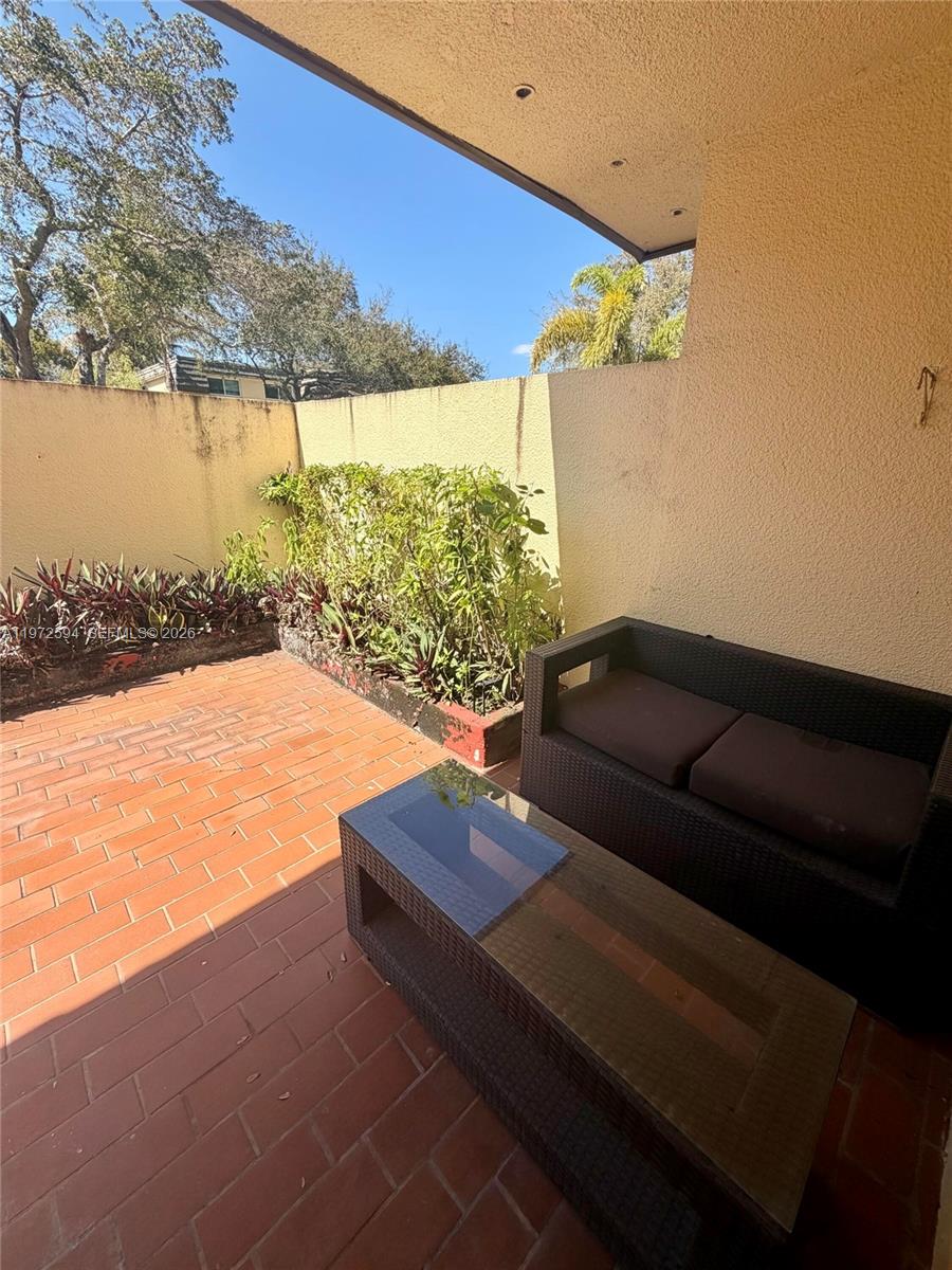 KENDALE LAKES TOWNHOUSE C - Residential