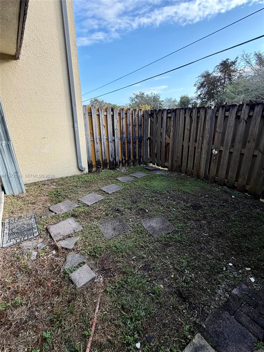 KENDALE LAKES TOWNHOUSE C - Residential