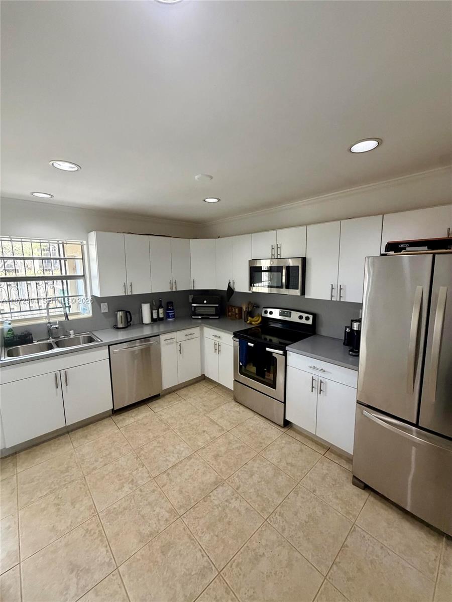 KENDALE LAKES TOWNHOUSE C - Residential